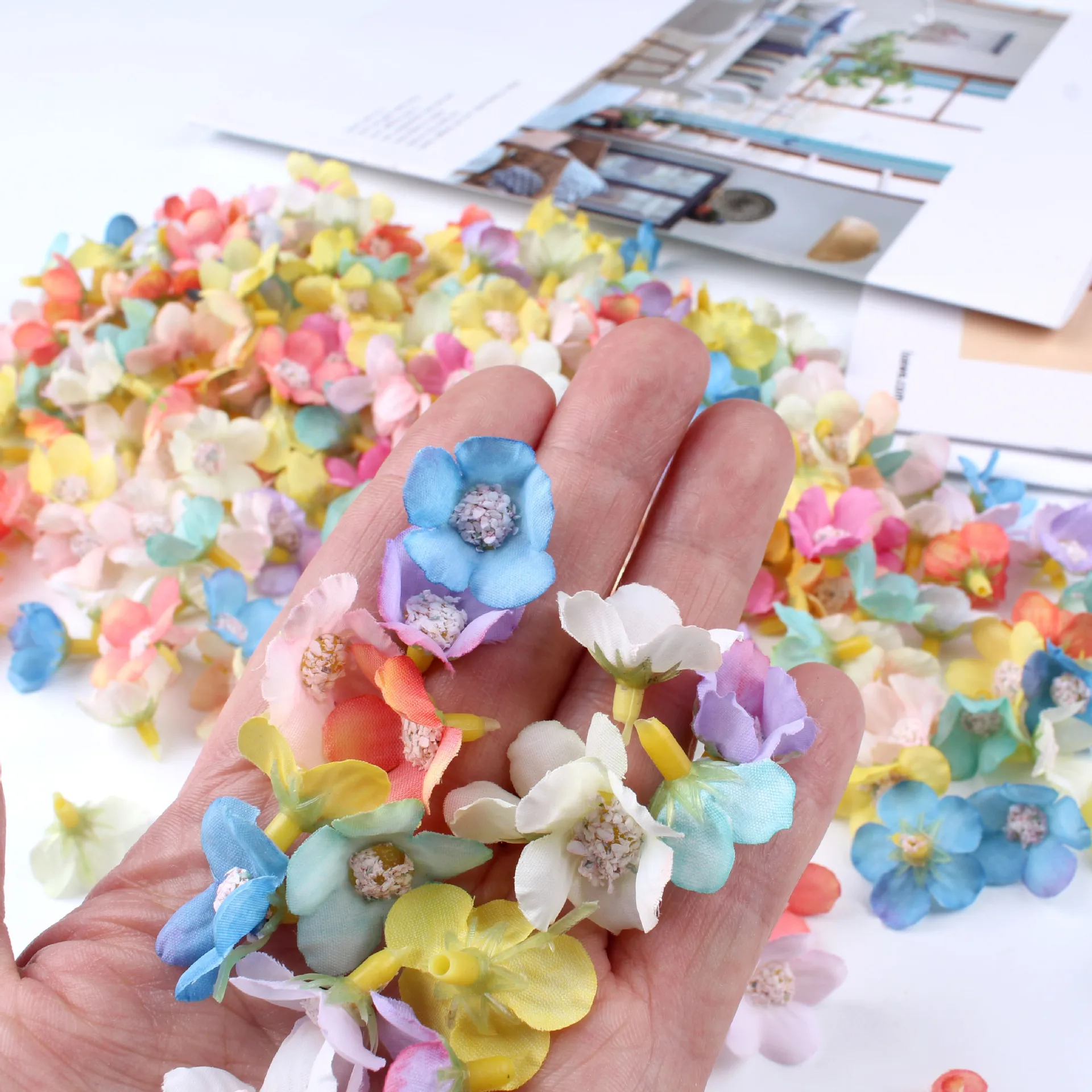 50Pcs 2cm Multicolor Daisy Flower Heads Mini Silk Artificial Flowers for Wreath Scrapbooking Home Wedding Decoration