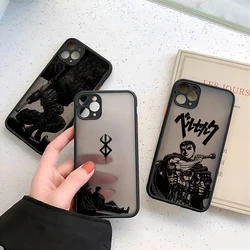 Berserk Guts sıcak Anime telefon kılıfı için iPhone 15 14 13 12 11 Mini Pro Max X XR XS Max 7 8 artı yeni lüks mat temizle arka kapak