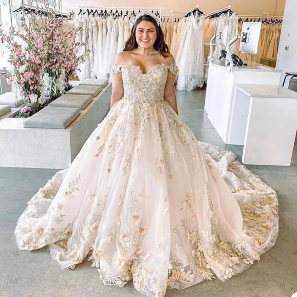 

Luxurious Wedding Dresses Sweetheart Lace Appliques Bridal Gowns Custom Made Sexy Backless Sweep Train Ball Gown Wedding Dress