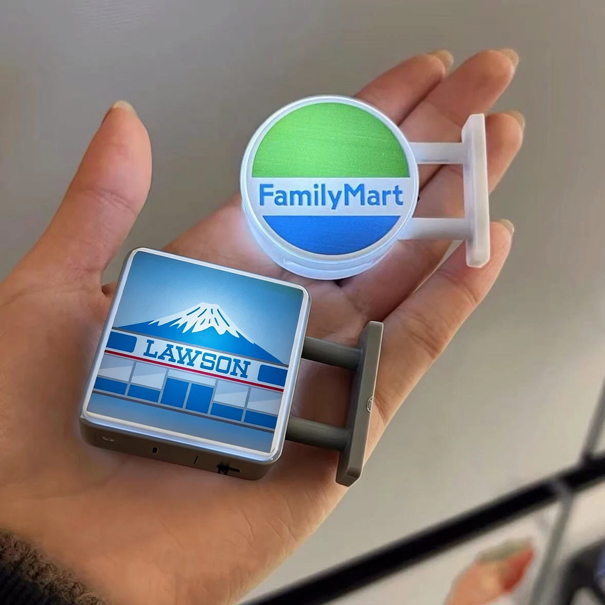 Hot Creative Mini Refrigerator Sticker Convenience Store Magnetic Light Signs Display with LED Luminous Light Box Model Ornament