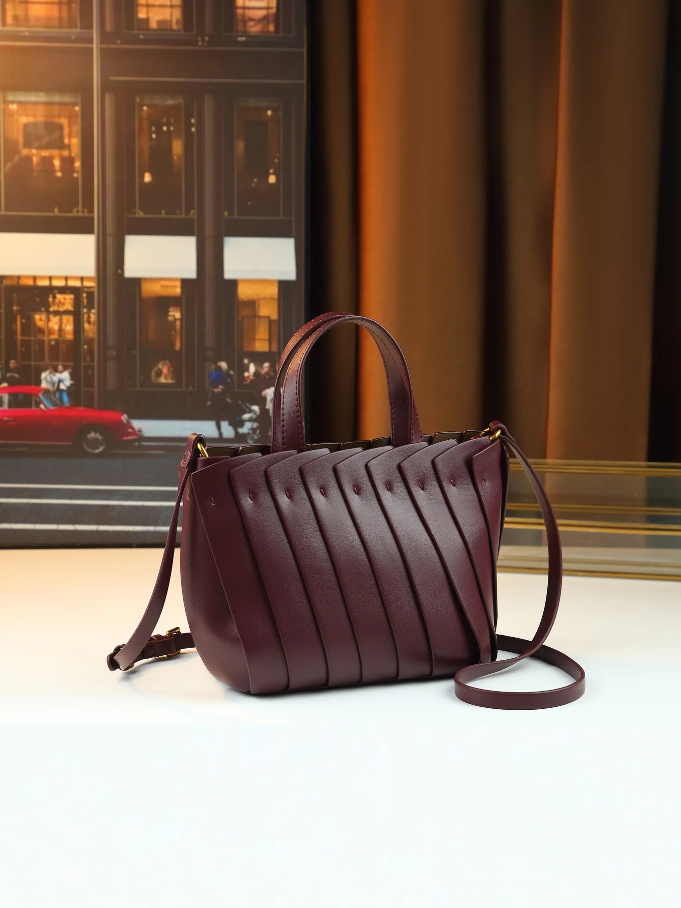 

New high-end fashion versatile women's handbag pleated spiral shoulder messenger bag spiral design women's bag