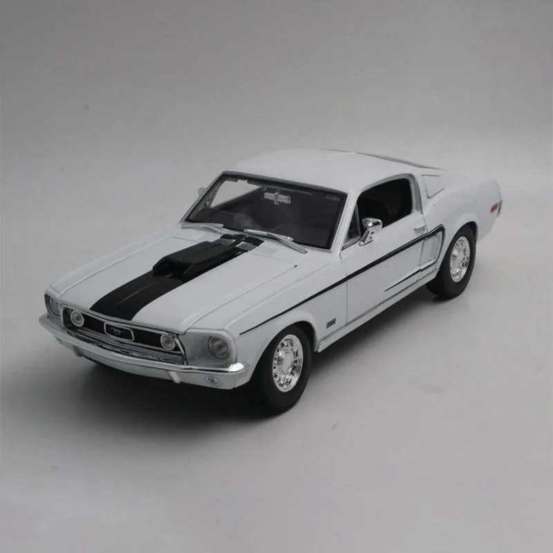 

Diecast Original 1:18 Scale Mustang GT 1968 Simulation Alloy Car Model Static Display Collectible Toy Gift Souvenir Decoration
