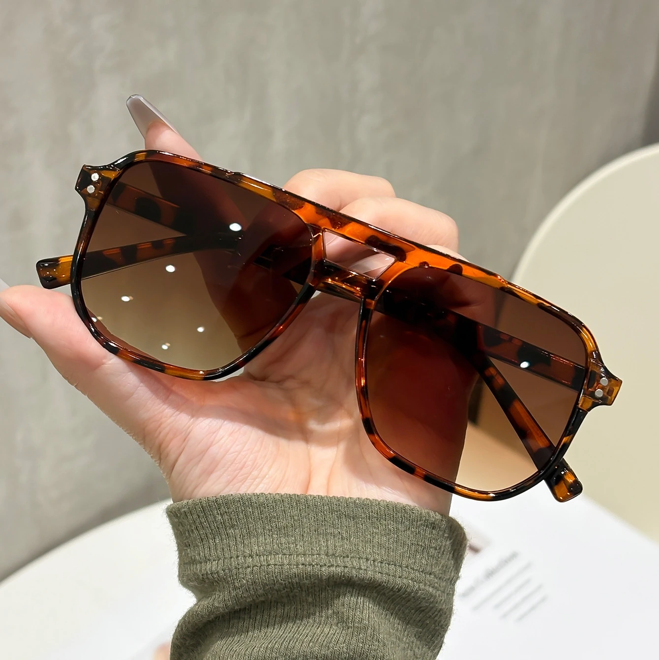 Retro Aviation Brown Sunglasses Men Women Oversized Pilot Rivets Glasses UV400 Summer Sun Glasses Vintage Big Eyeglasses