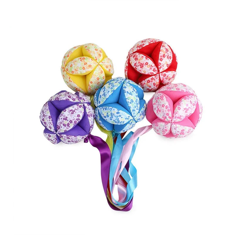 كرة ركل مونتيسوري مع جرس داخلي وشريط من القماش كرة دوارة للأطفال ألعاب حسية لعبة تفاعلية ممارسة الزحف