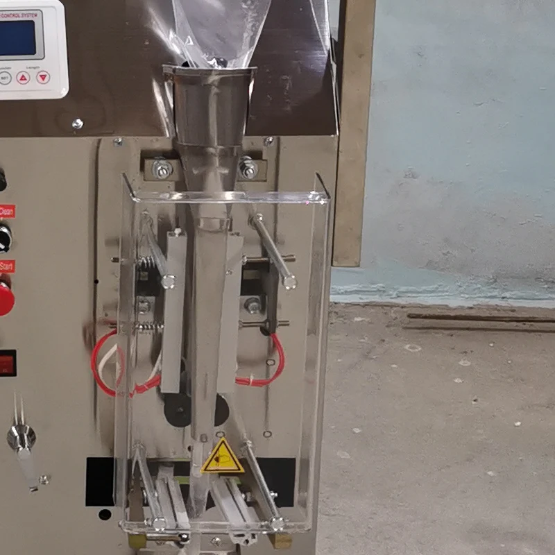 Máquina de envasado de líquidos, medición electrónica, condimentos cuantitativos, agua, salsa de soja, vinagre, leche, aceite rojo, máquina de llenado