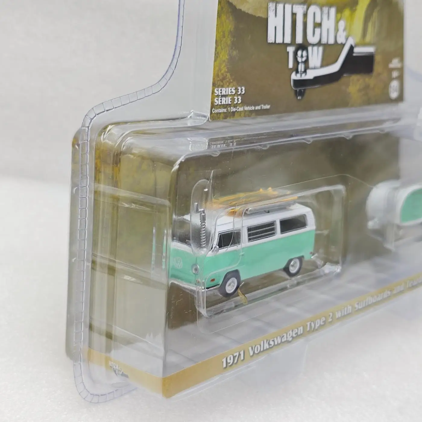 

GreenLight 1:64 1971, Volkswagen Type2 с доской для серфинга и каплевидным прицепом 32330-B, мини-модель автомобиля из сплава, дисплеи, детские игрушки