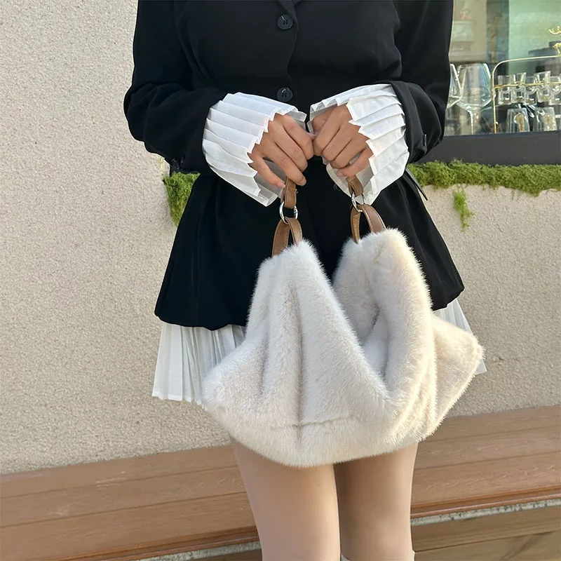 

Повседневная осенне-зимняя меховая сумка большой вместимости, женская плюшевая сумка через плечо, сумка на одно плечо, модная универсальная сумка