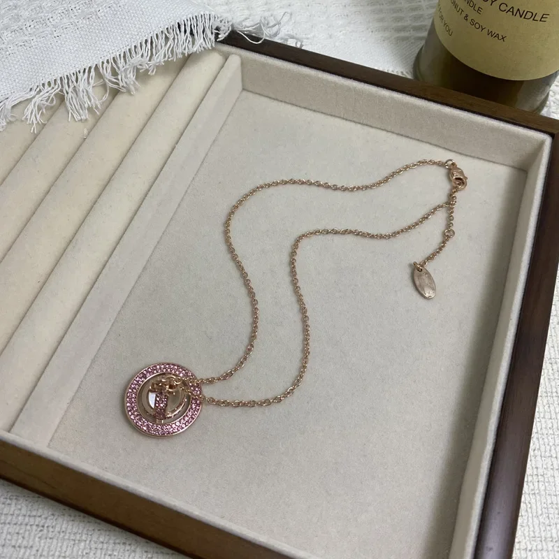 المألوف صف مزدوج ثلاثية الأبعاد زحل UFO قلادة المرأة سلسلة الترقوة ضوء تصميم فاخر الإحساس الوهق قلادة مجوهرات