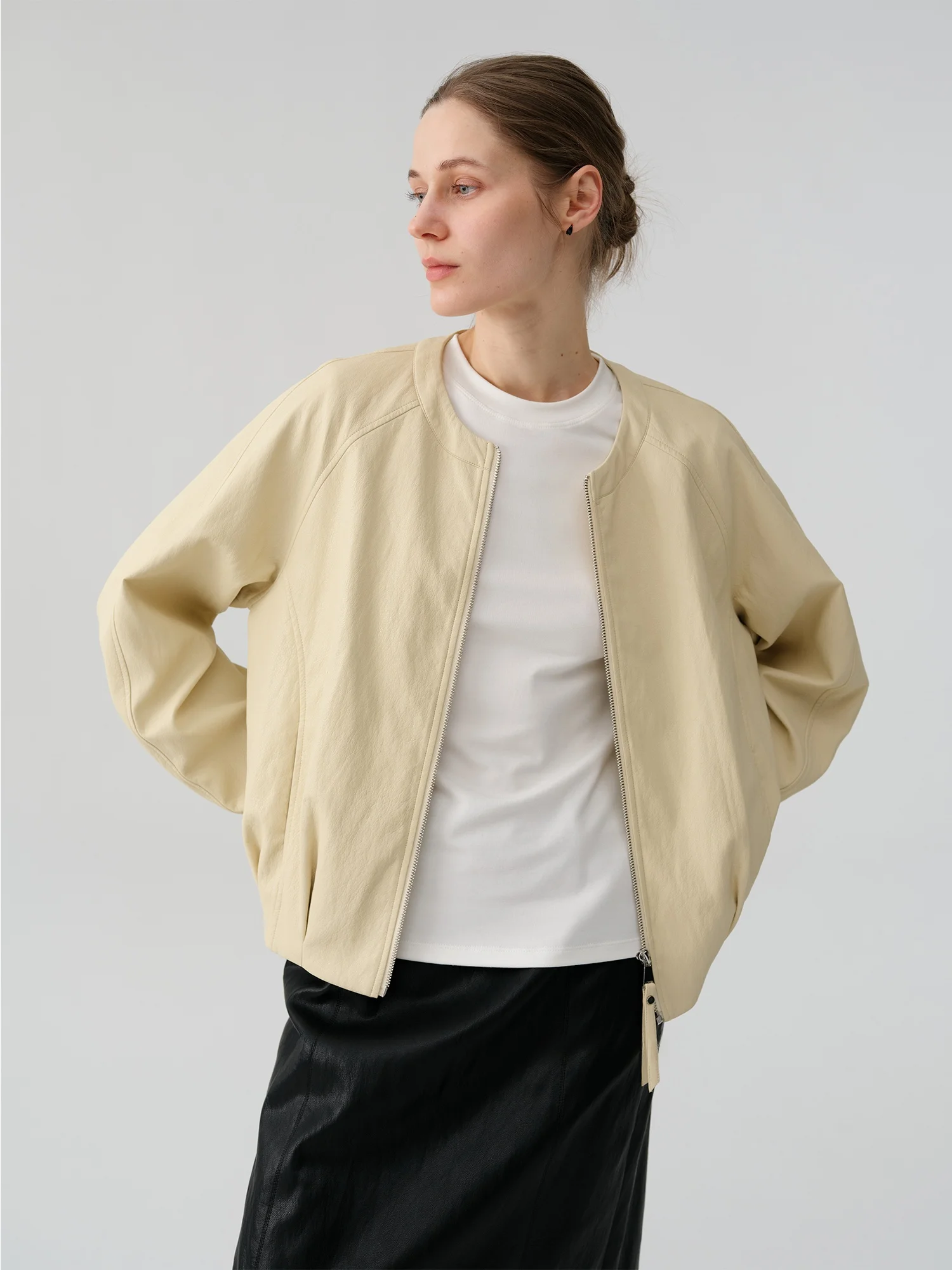 Camon Spring 2026 Women's Metal Wire Leather Jaet round Ne Sve Insertion Long Sve ort Length Casual Sle