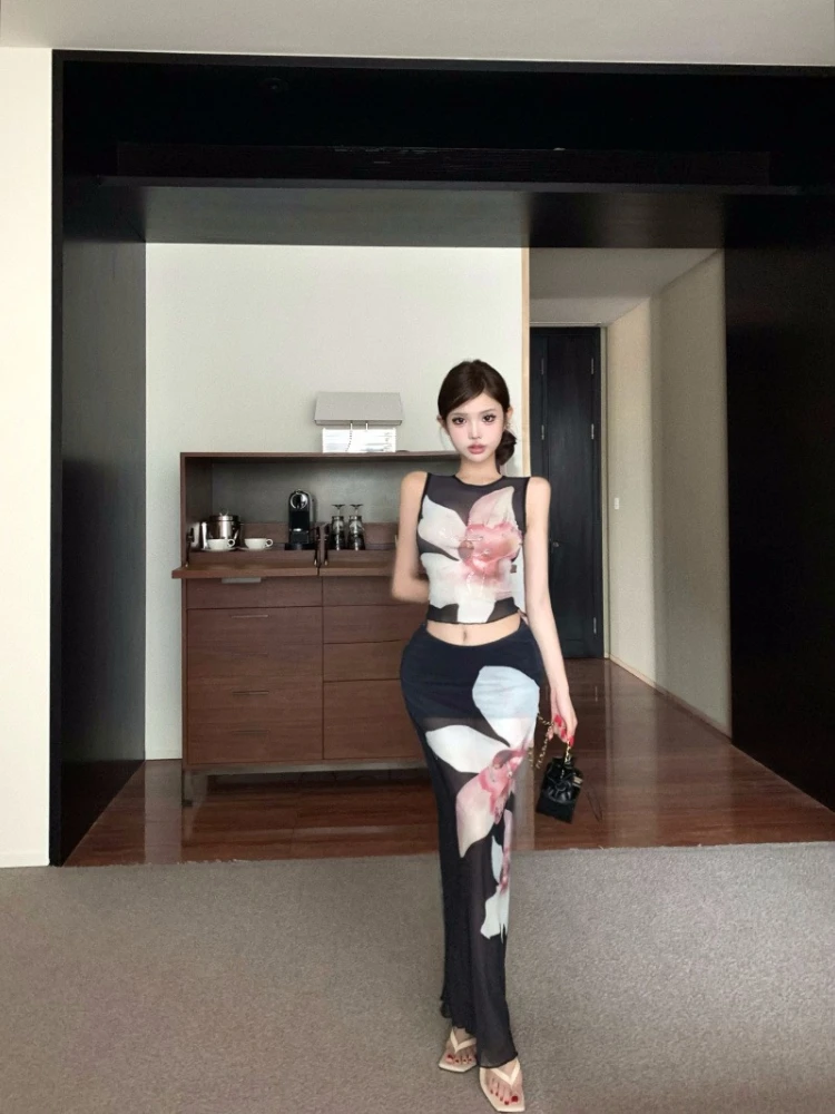 

Design sense flower print slim fit sleeveless vest women's summer mesh splicing hugging hip half skirt sexy two-piece set