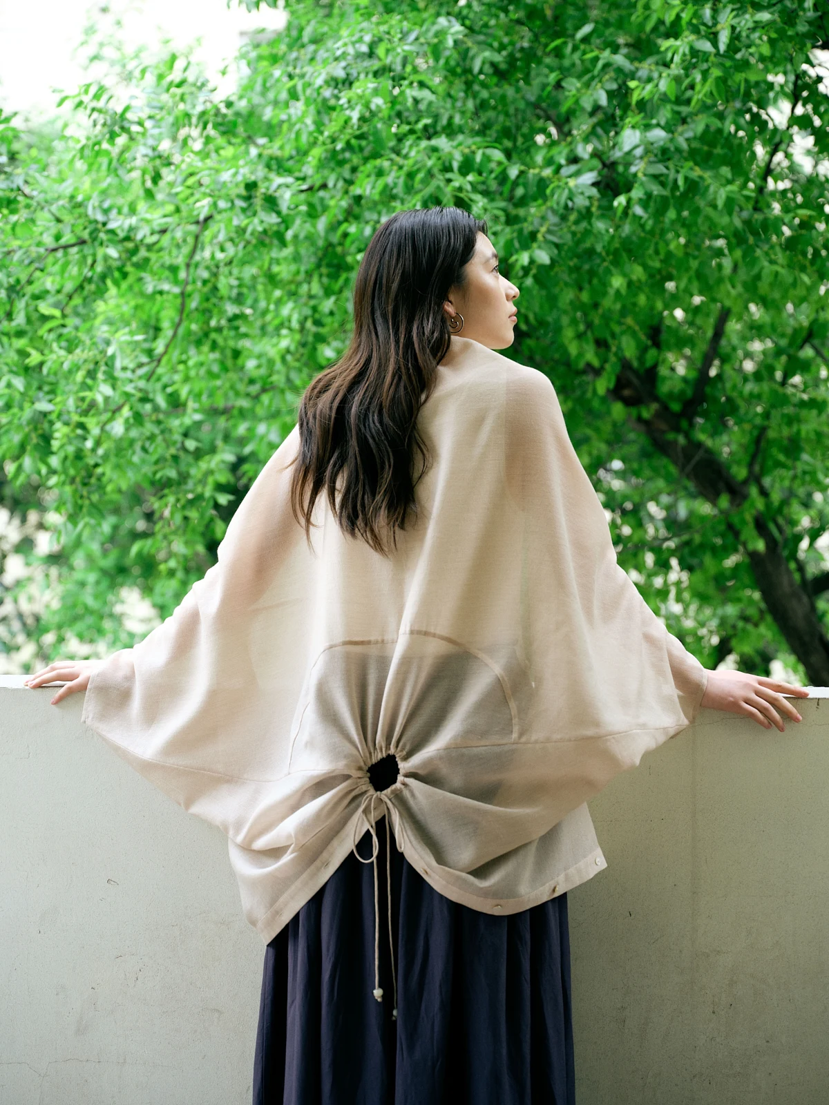 

Двусторонняя рубашка Wild Trims Double Birth Trace Mis Aosphere Large Silhouette свободного кроя с длинными рукавами, круглым вырезом и пуговицами