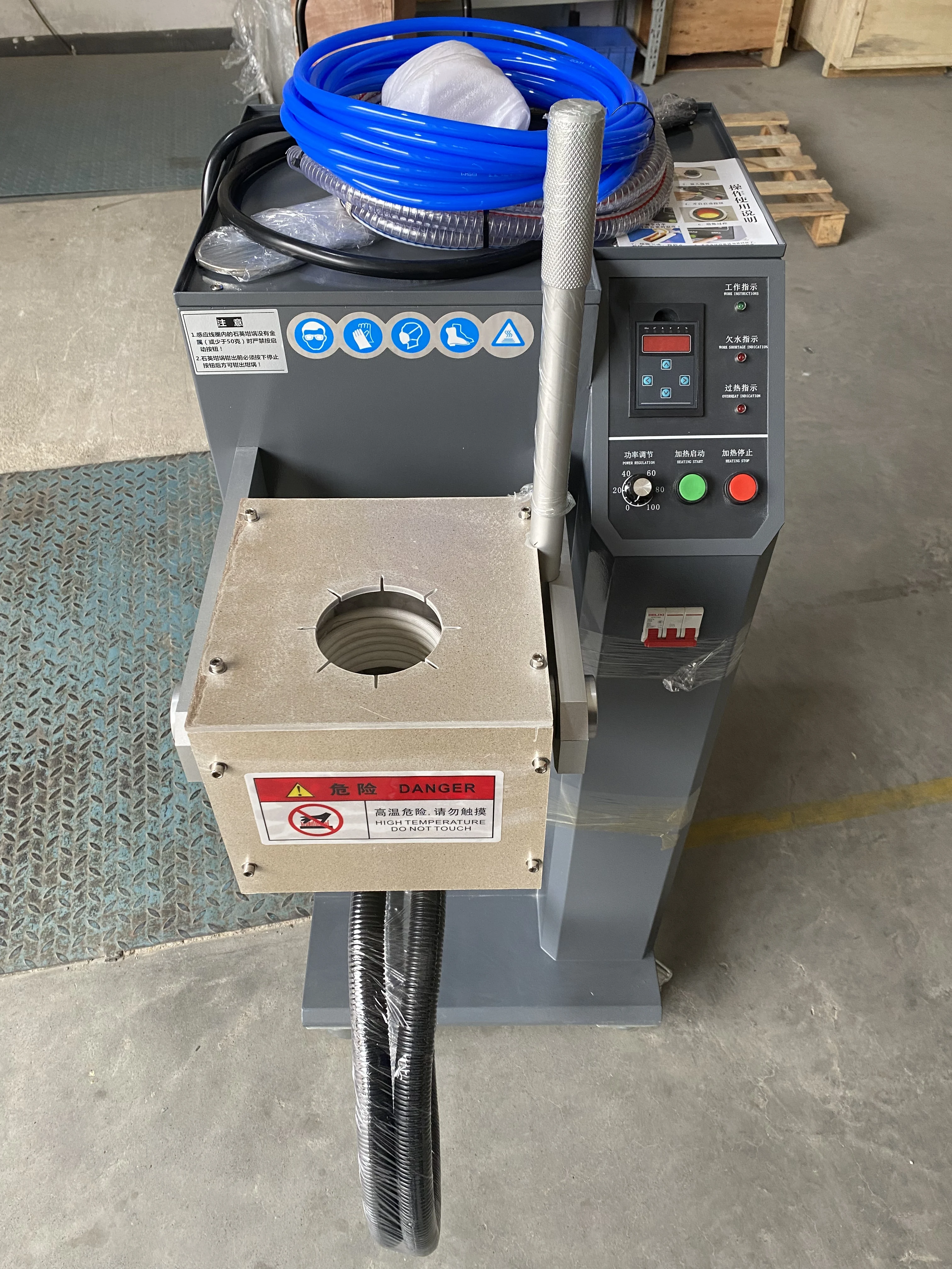 Vertical gold melting furnace use quartz crucible