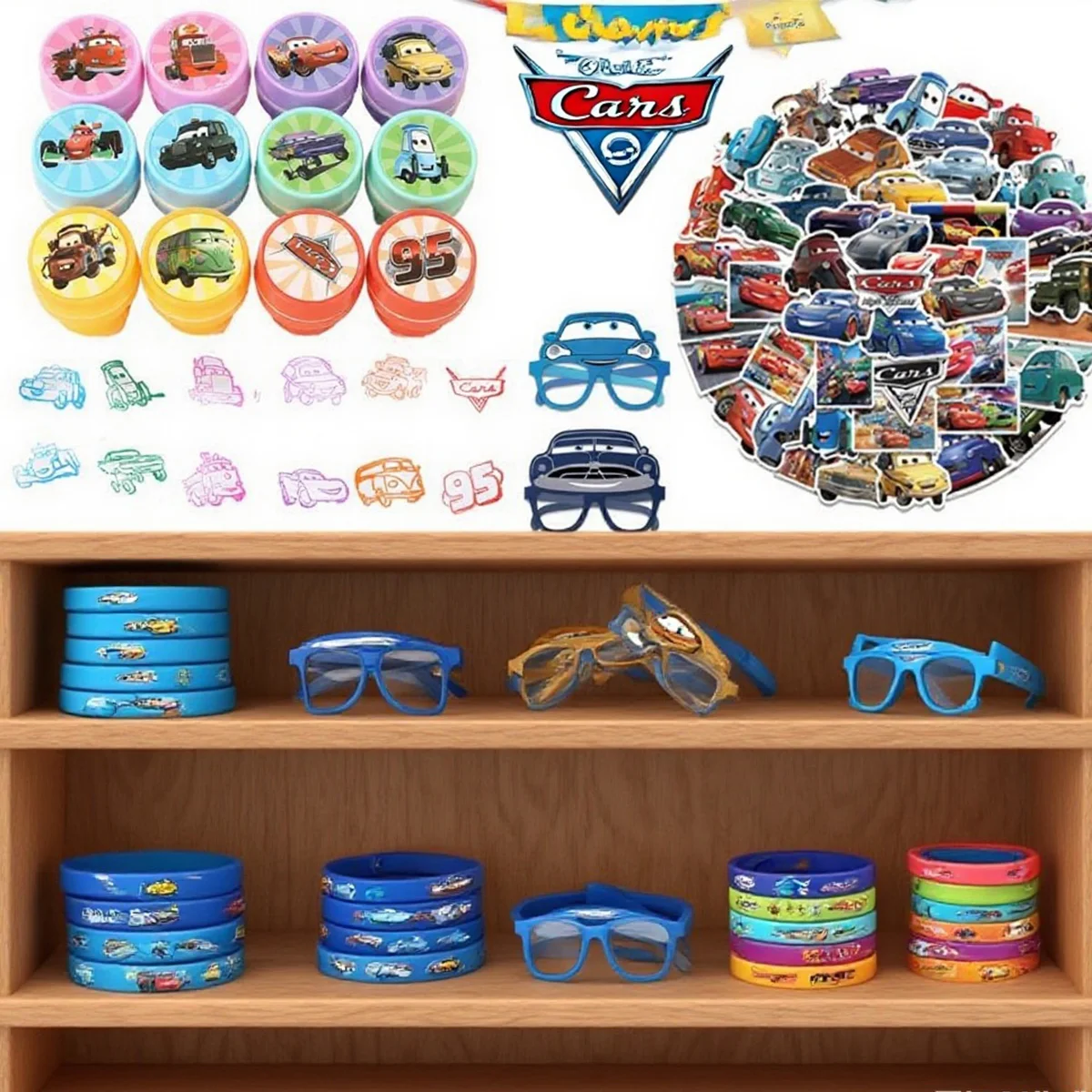 سيارات البرق ماكوين هدايا الحفلات للأطفال حفلة عيد ميلاد لوازم صفعة أساور طوابع ملصقات الفصول الدراسية المكافآت عيد الميلاد