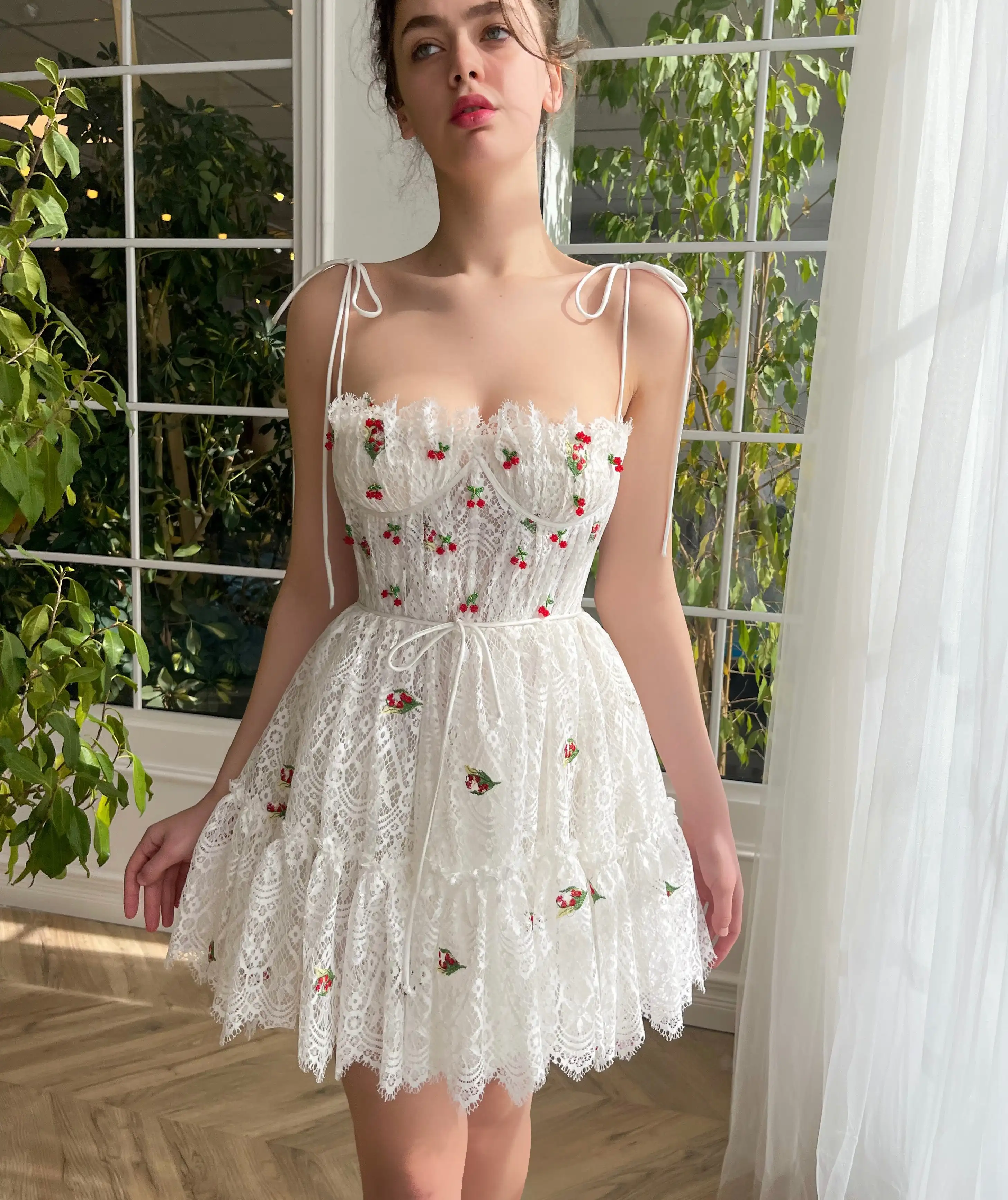 

Spaghetti Straps Cherry Lace Mini Prom Dress For Women Sweetheart A Line Party Gowns Backless Lace Up Short Homecoming Dresses
