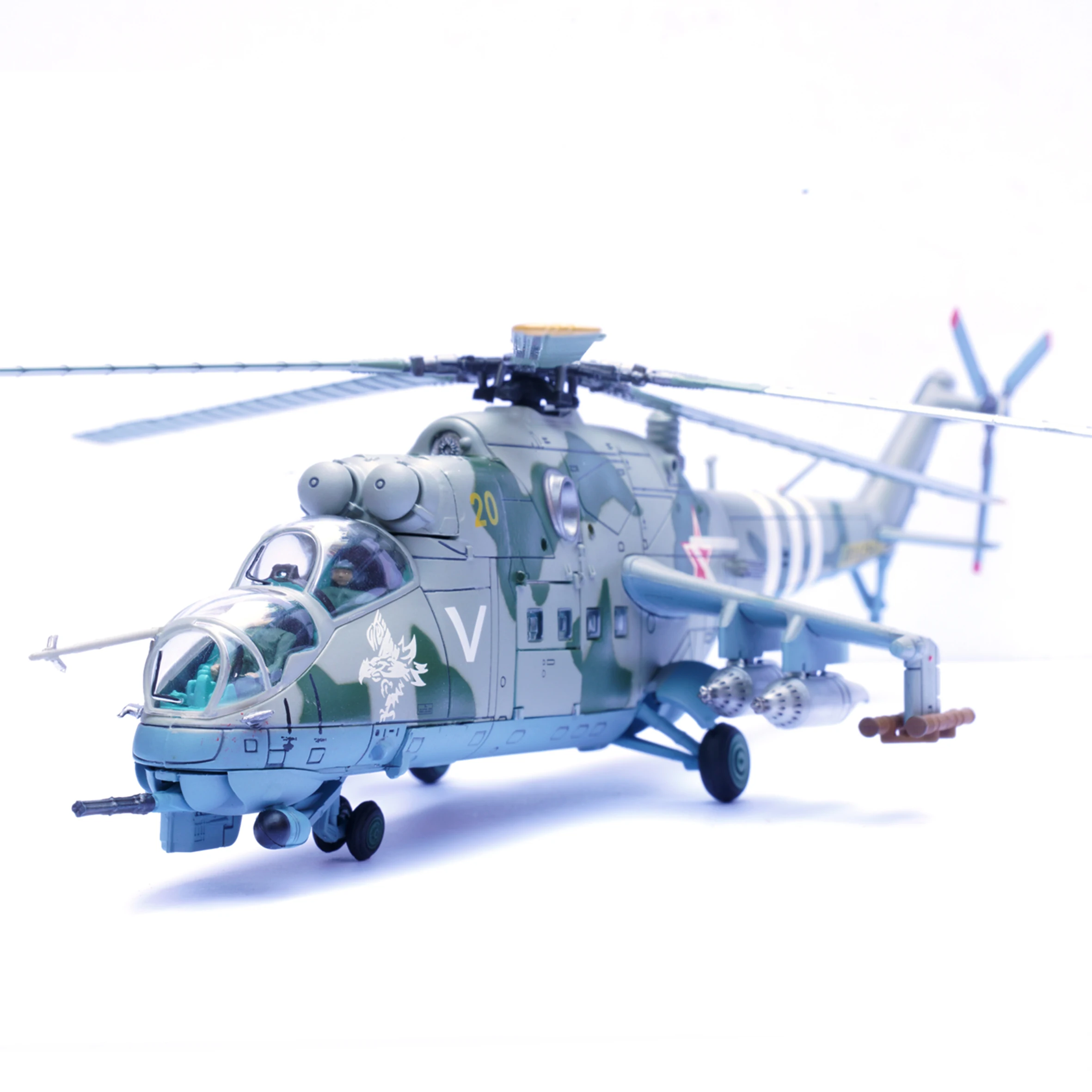 1: 72 14005PF Mi-24 V Armed Helicopter Model 20 # Finished Collection Model