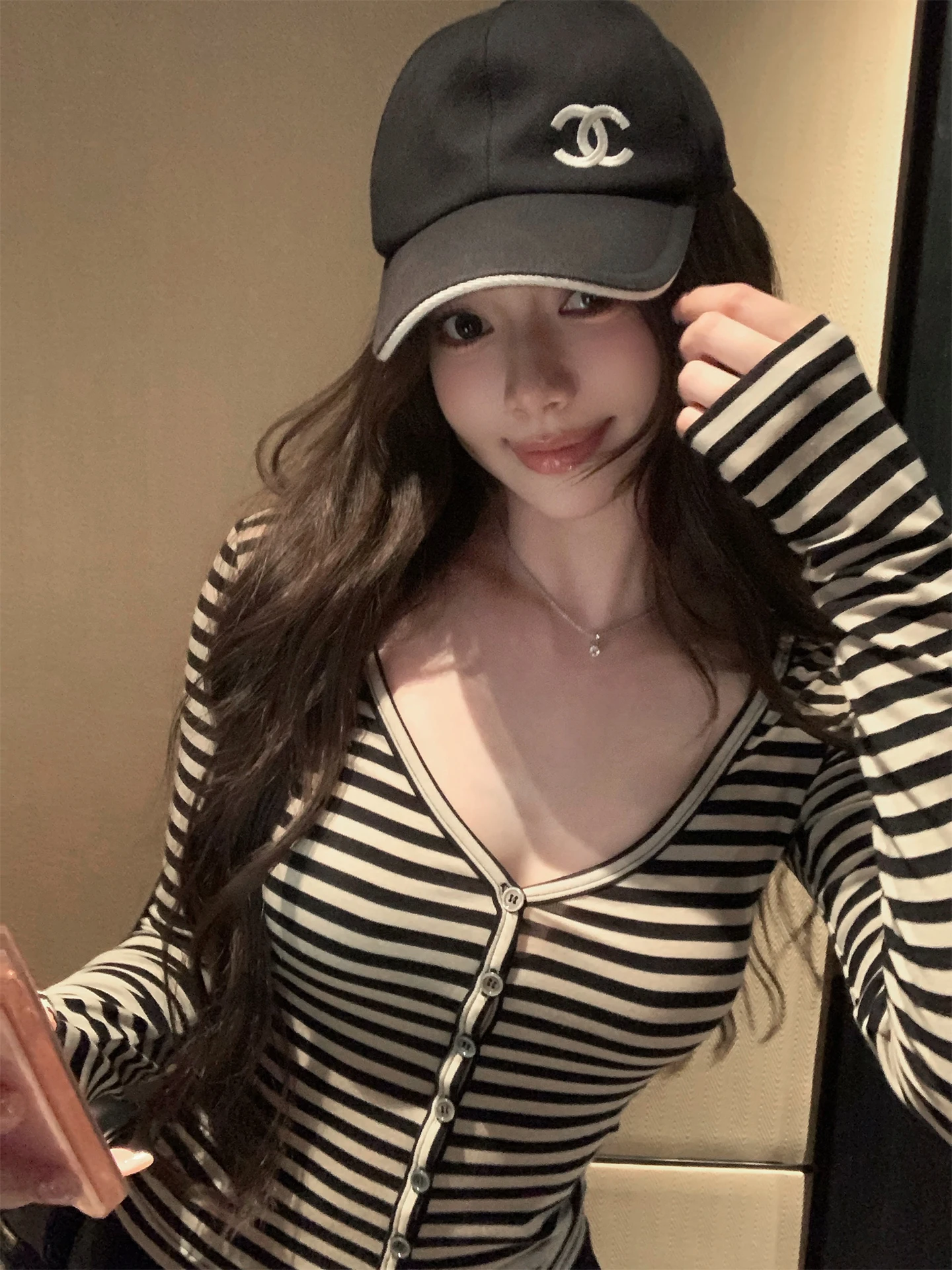 

Chen Jiamin NNS Early Spring Visual Paper Person Raseel V-neck Striped Slim Fit Top Long Sleeve Knitted Ladies T-shirt