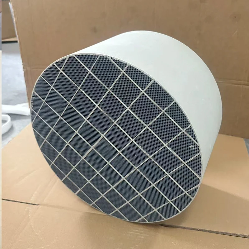 305x254mm Silicon Carbide Honeycomb DPF Core for Commercial Truck Bus Excavator and Off Road Diesel Equipment Use
