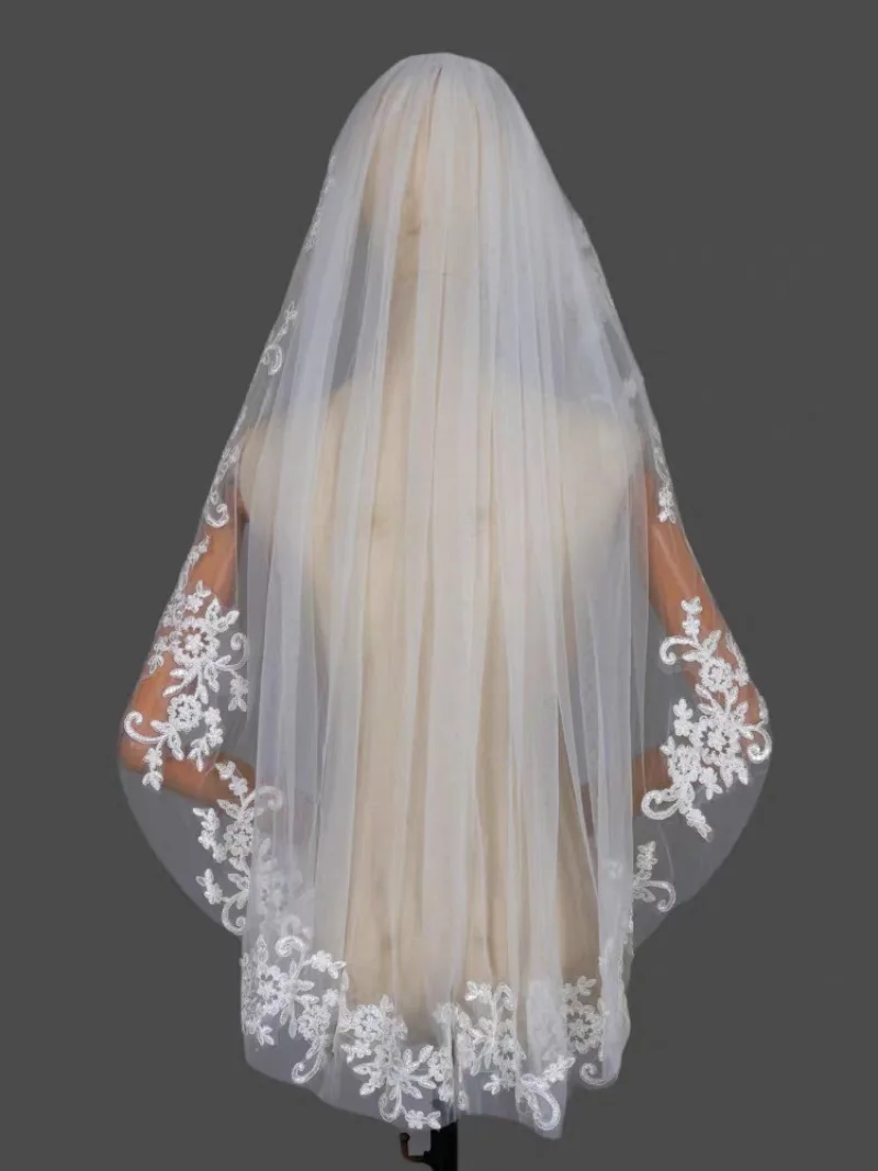 女性のショートワンレイヤーブライダルベールレースアップリケエッジウェディングベールコーム付き新しいブライダルアクセサリーカスタマイズ