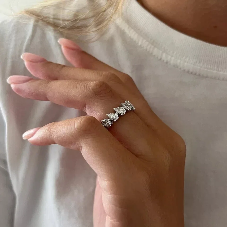 Luxuriöser 0,1 Karat pro Stück birnenförmiger, im Labor gezüchteter Diamantring DEF VS-VVS aus massivem Platin 950, Eternity-Ehering für Damen – Detail 8