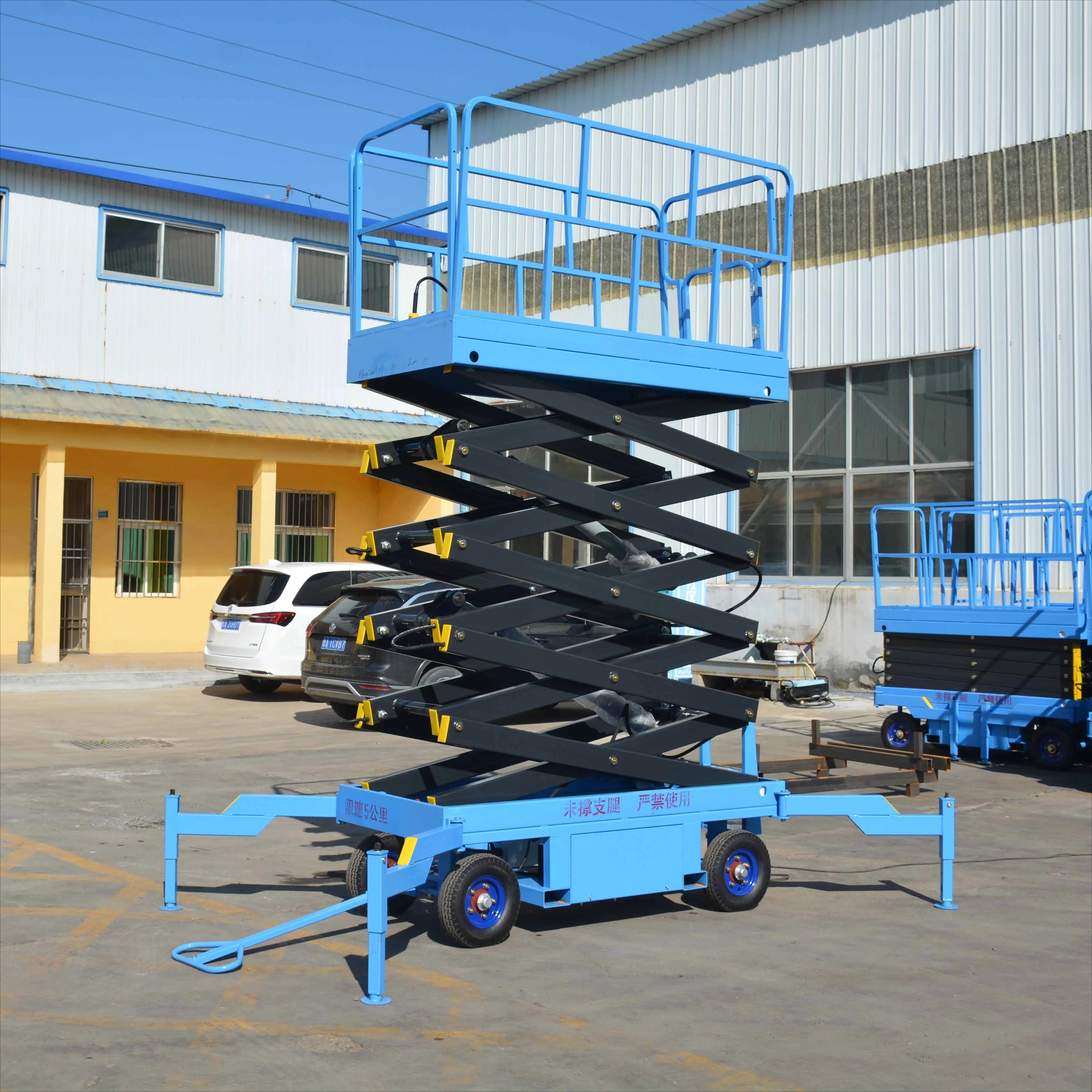 External Charging Port Equipped Lifting Platform Mobile Scissor Machine Convenient For Field Power Supplement