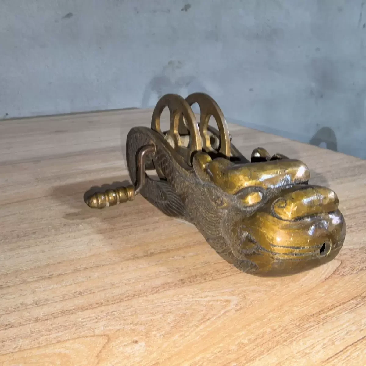 Old Style Copper Ink Fountain Pure Copper Vintage Woodworking Hand-Cranked Line Fountain Brass Zodiac Dragon Head Ink Fountain A