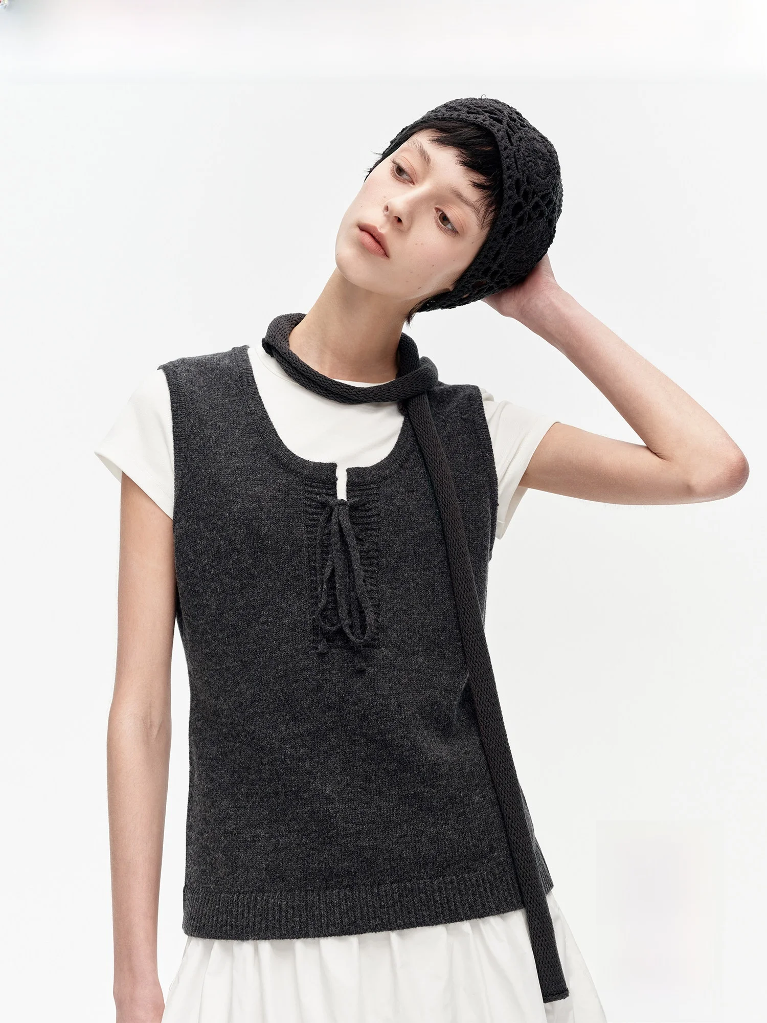 

Hua Ji Yan Half Sugar Wool Blend Knitted Vest Drawstring U Neck Pullover Women's Outerwear Regular Length H Type Spring 2026