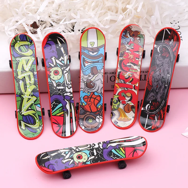 10Pcs/bag Kids Party Favors Toys Mini Finger Skateboard Game Finger Sports Skateboards Baby Shower Pinata Candy Bag Fillers