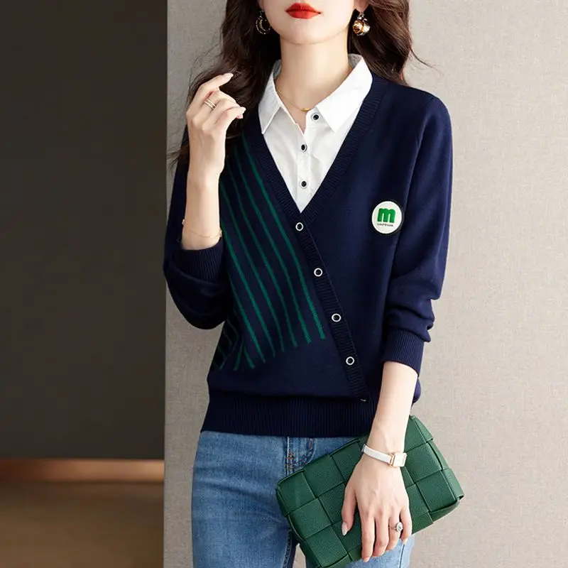 Elegant Two-Piece Top with Chic Age-Reducing Shirt Collar and Knit Base Layer