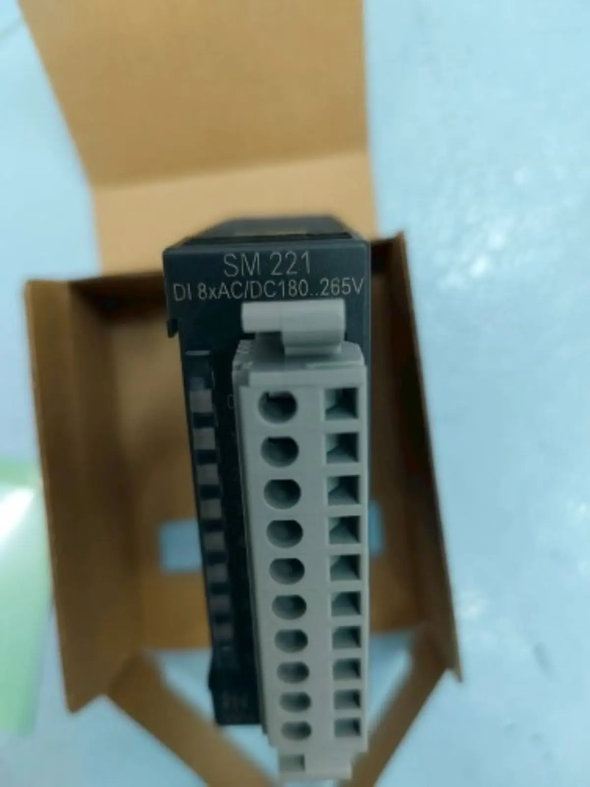 221-1FF50 - SM221 Digital Input, 8DI, 180-265VAC