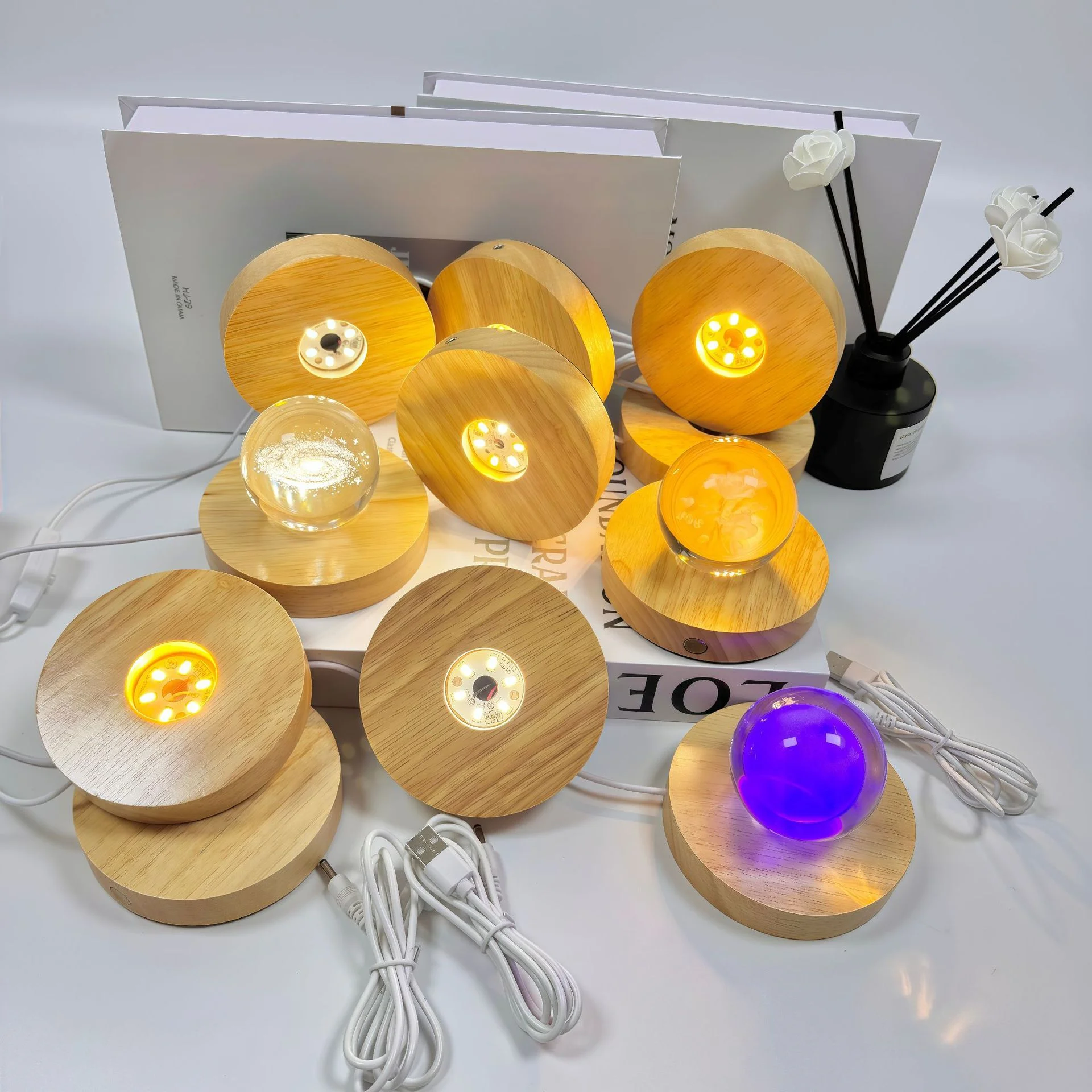 Rechargeable LED Round Wooden Light Base, Crystal Ball Resin Art Display Stand, Warm Light Decor Lamp for Bedroom Holiday Gift