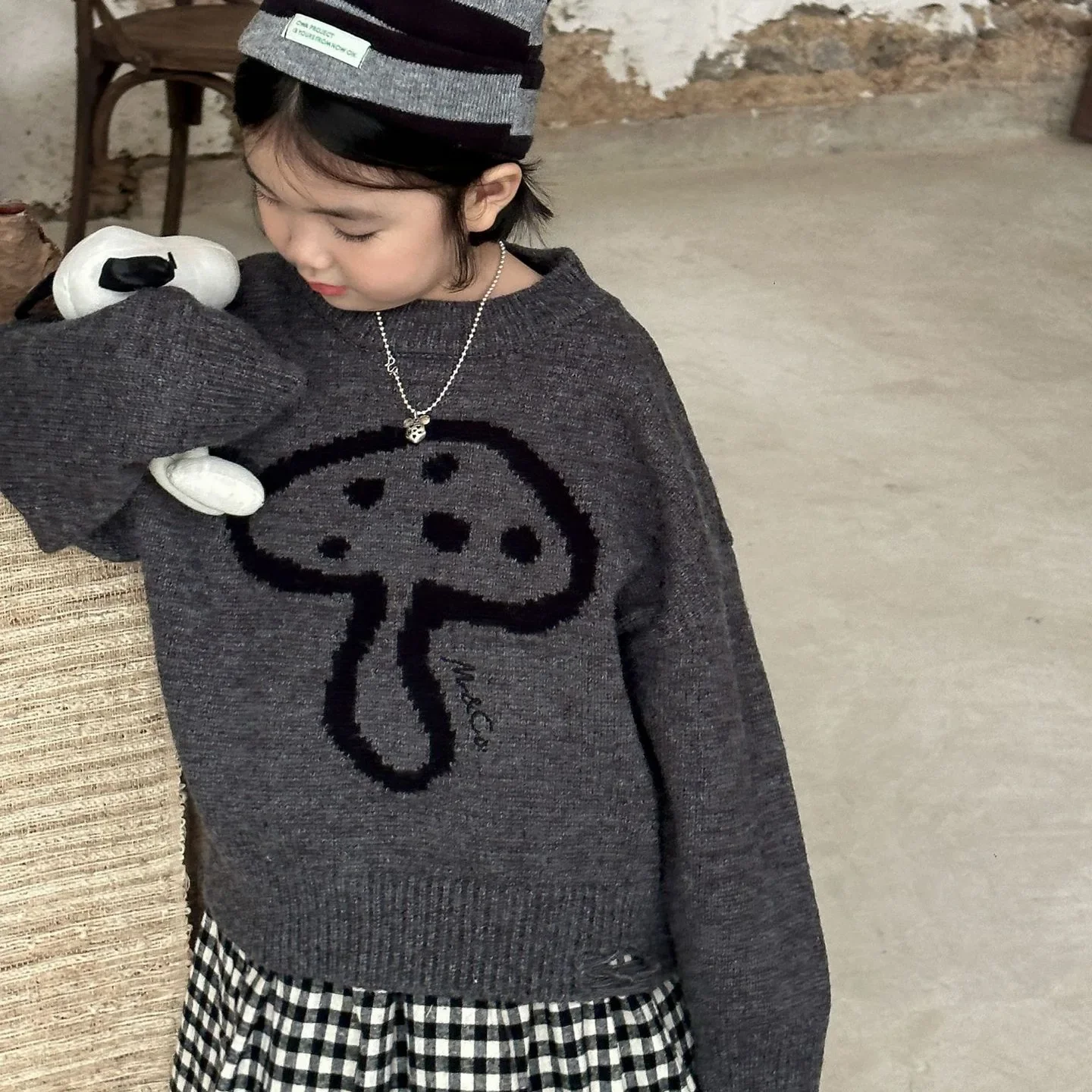 Childrens Sweater 2024 Winter New Round Neck Cartoon Mushroom Embroidered Loose Knitted Sweater