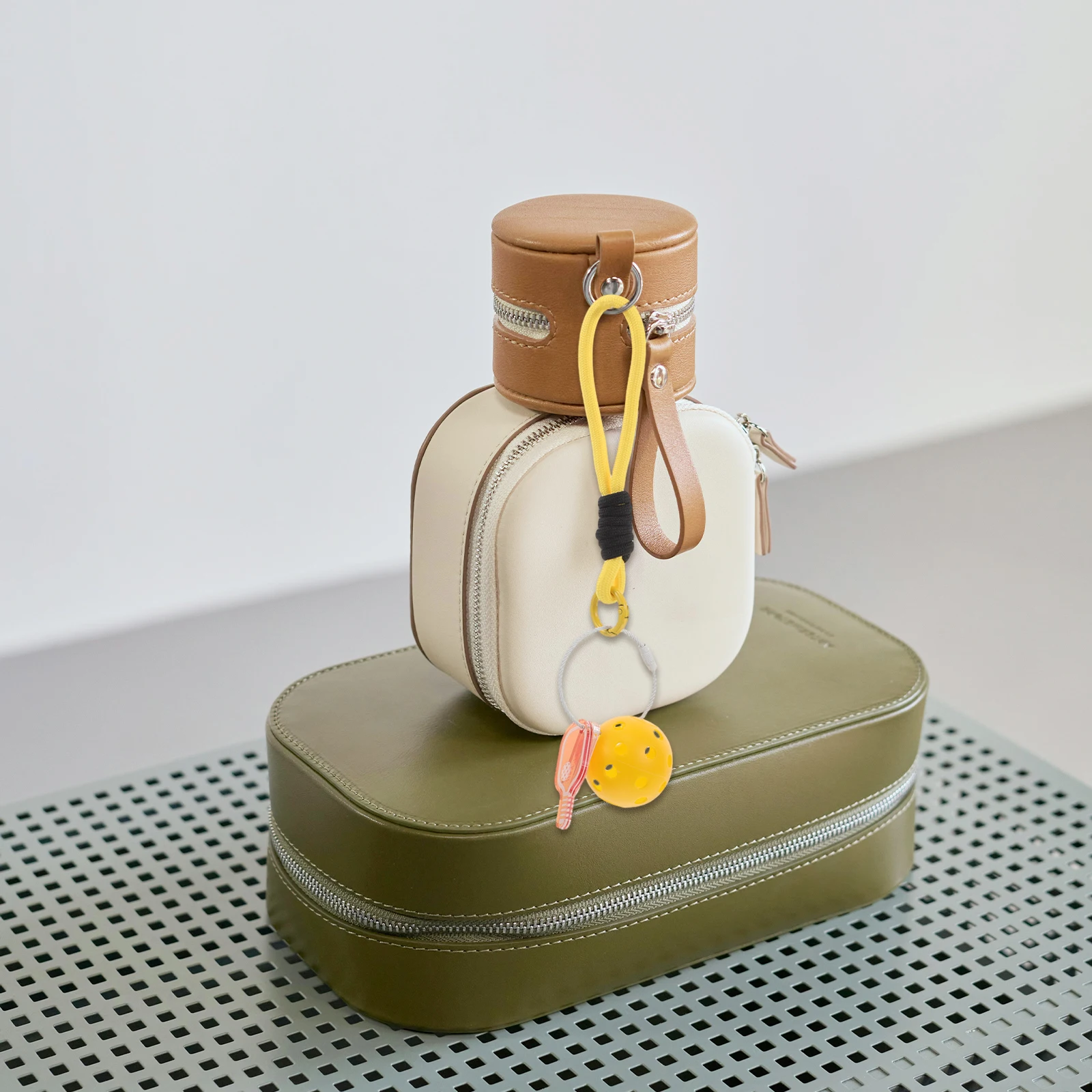 

Funny Pickleball Paddle Keychain Mini Sports Ball Key Holder Portable Sports Themed Keyring Backpack Accessory