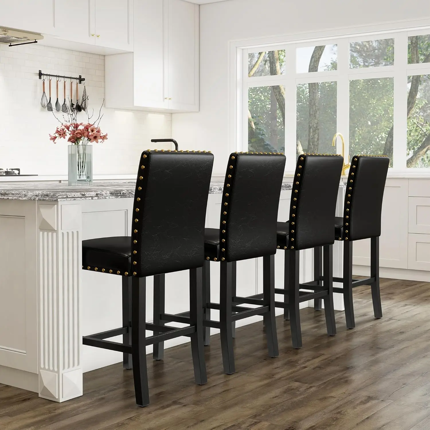 Conjunto de 4 bancos de bar de 24', altura de balcão com encosto, pernas de madeira, estofados em couro PU, preto