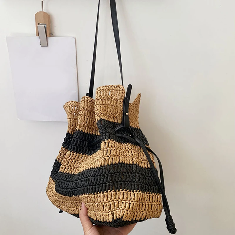 New Stripe Crochet Large Capacity Braided Bag Single Shoulder Bag Tote Straw Braided Bag Drawstring Women\'s Bag