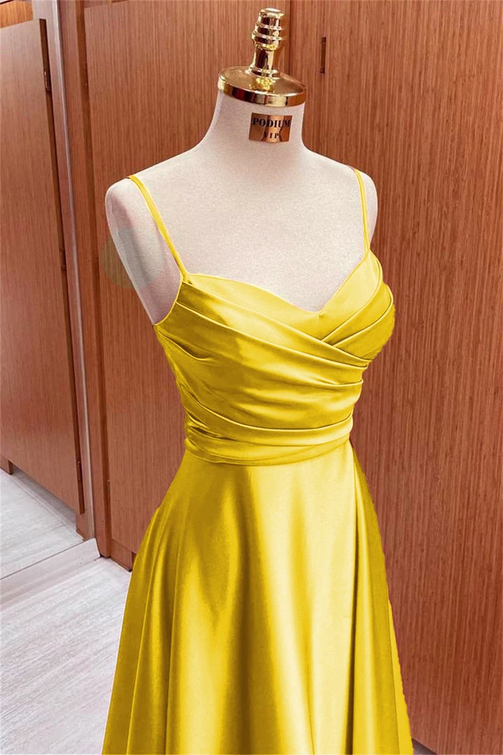 Satin Spaghetti Straps V-Neck Bridesmaid Dresses Pleated Corset Sleeveless Formal Evening Dress A-line Floor-length Ball Gowns