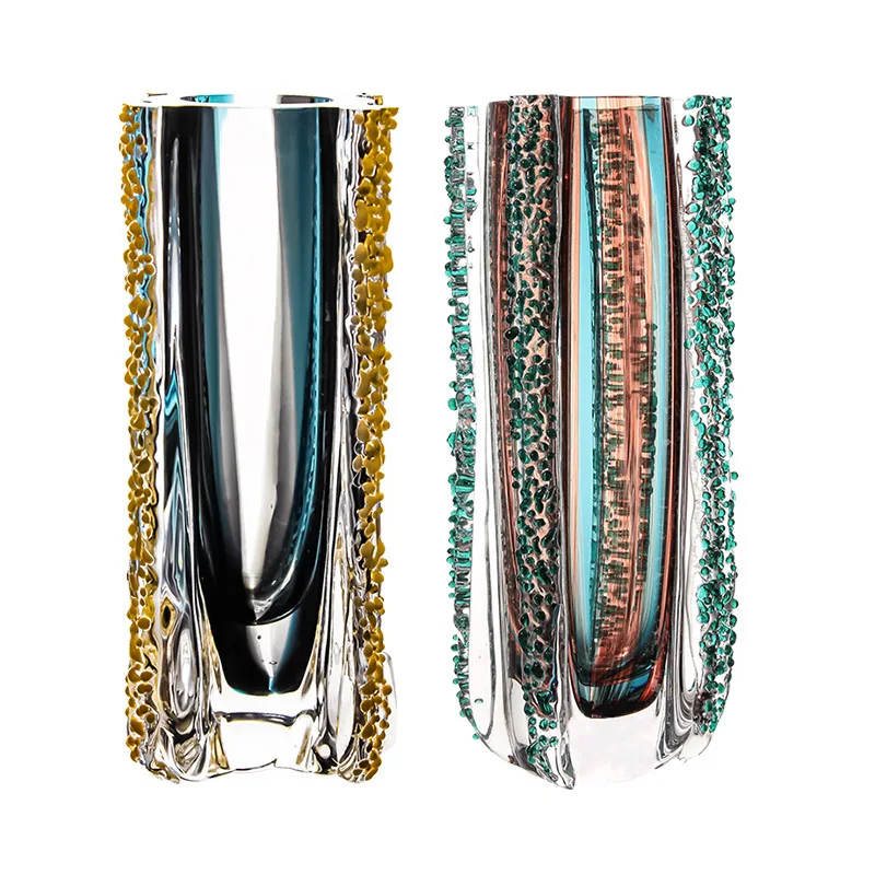 Ornamento in cristallo trasparente di arte moderna