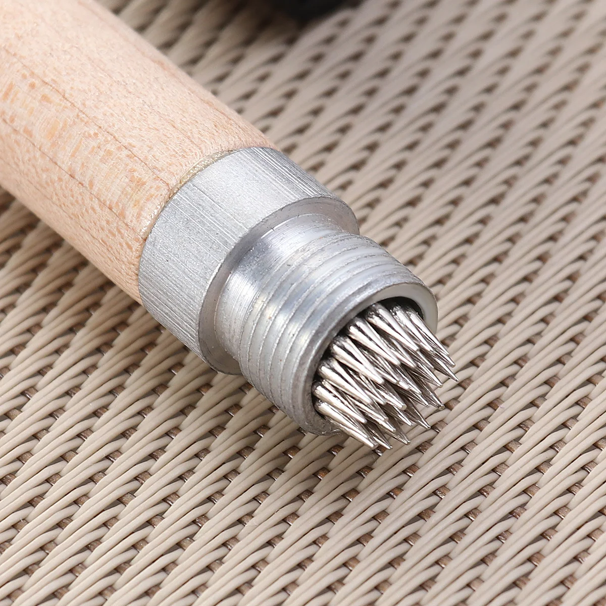 

Billiard Chalk Holder Pricker 2 in 1 Cue Tip Mini Keychain Pool Snooker Tool Billiard Chalk Holder Pricker Cue Tip