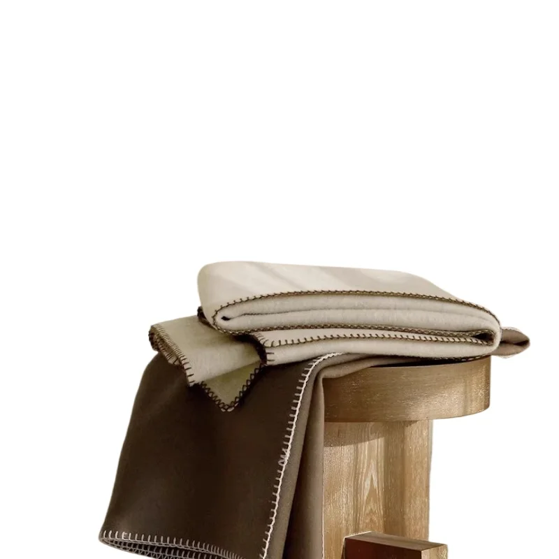 

Boutique solid color pure sheep sofa blanket, blanket, nap, light luxury blanket at the end of the bed