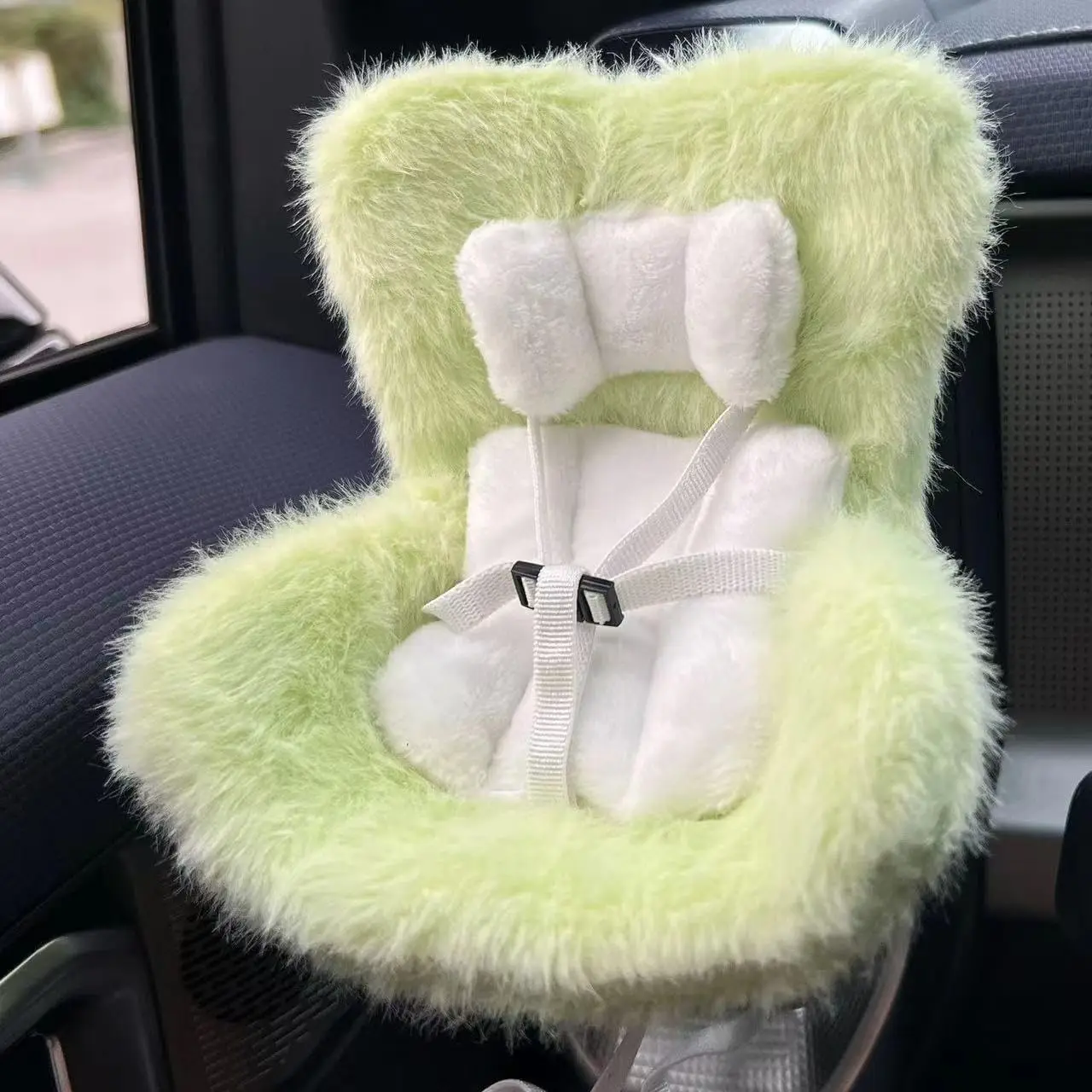 

Blind Box Doll Car Seat for Dolls with Soft Furry Cushion, Air Vent Clip and Desktop Stand, Cute and Functional Car Ornament for