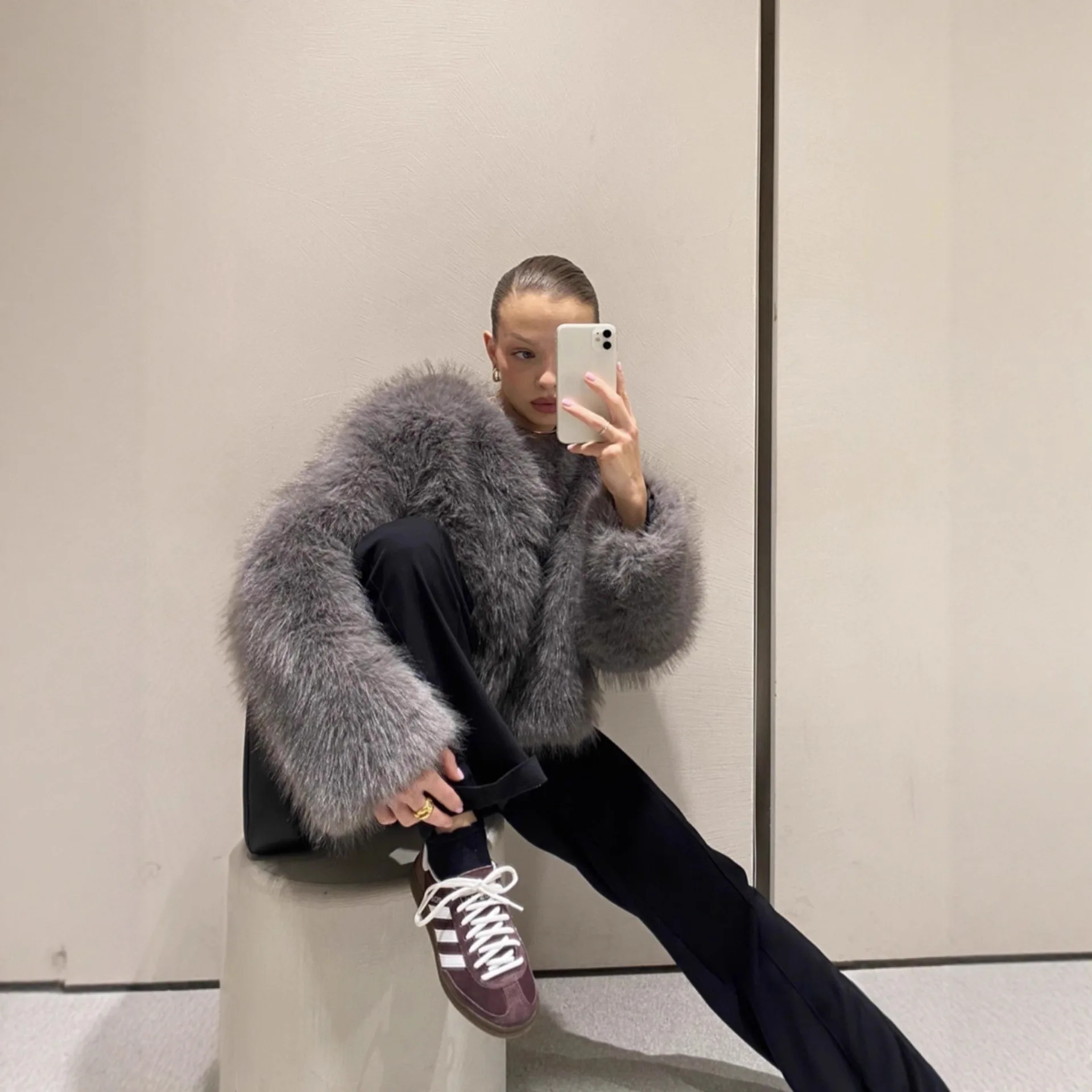 Outono inverno feminino casaco de pele do falso em torno do pescoço cintura alta projetado senhora eco pele jaqueta instagram-estilo fofo casaco de pele artificial