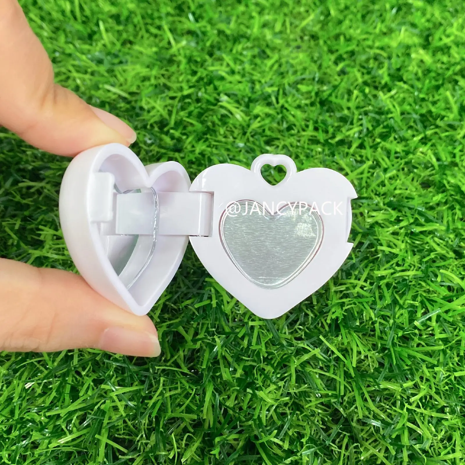 0.4g Keychain Heart Shape Lip Balm Container with Mirror Lip Gloss Blush Makeup Lip Cream Makeup Compact Powder Eye Shadow Case
