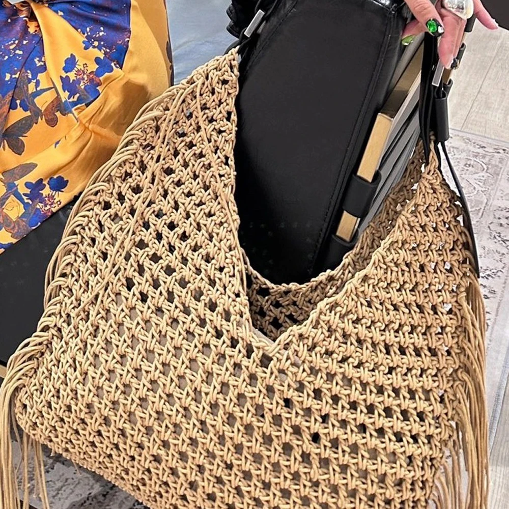 Hollow Out Hobos Bags For Women Luxury Designer Handbag Purse 2023 New To Weave Large Capacity Tassel Shoulder Straw Beach Bag