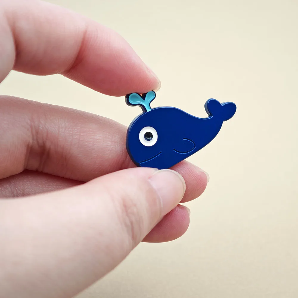 Niedlicher blauer Wal-Emaille-Anstecker, sprudelndes Ozean-Tier, Metallabzeichen, Kawaii-Reversnadeln, Brosche für Rucksack, Kleidung, Schmuck – Detail 7