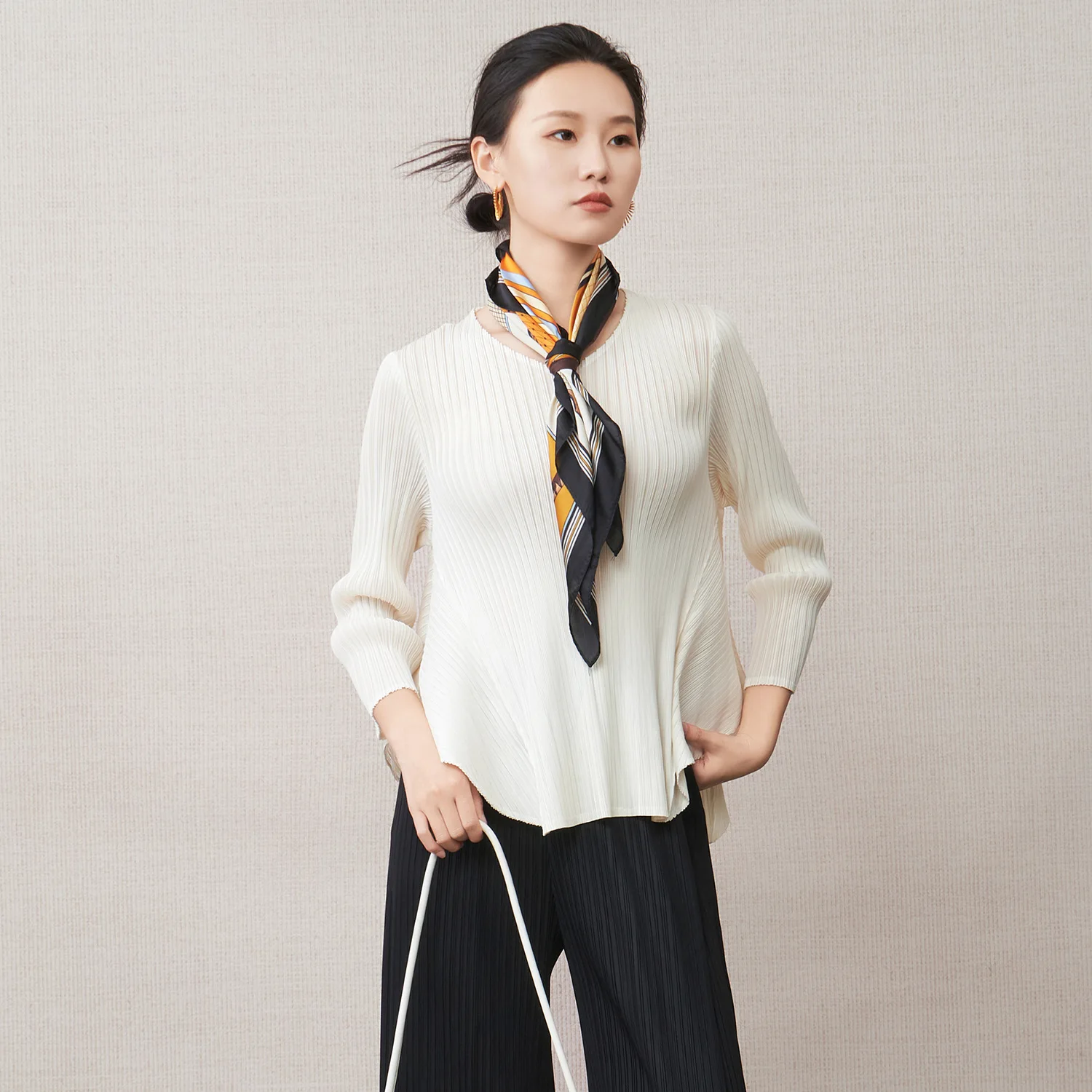 

Miyake Pleated 2025 New Autumn and Spring Long-sleeved Blouse Female Niche Irregular Loose Solid Colour Simple Hundred T-shirts