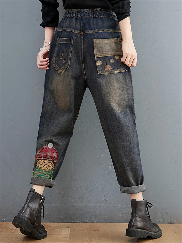 6537 Cartoon Litter Girl Ricamo Pantaloni in denim per le donne Trendy Hole Casual Pantaloni a vita alta Tasche Mamma Harem Jeans blu