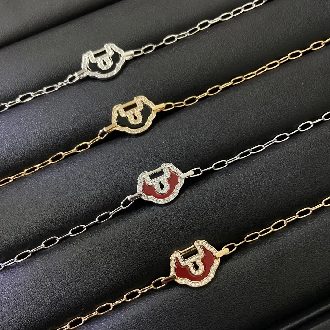 

2025 New Jade Marrow Diamond Inlaid Ruyi Lock Necklace Fashionable, Versatile, High Luxury Quality