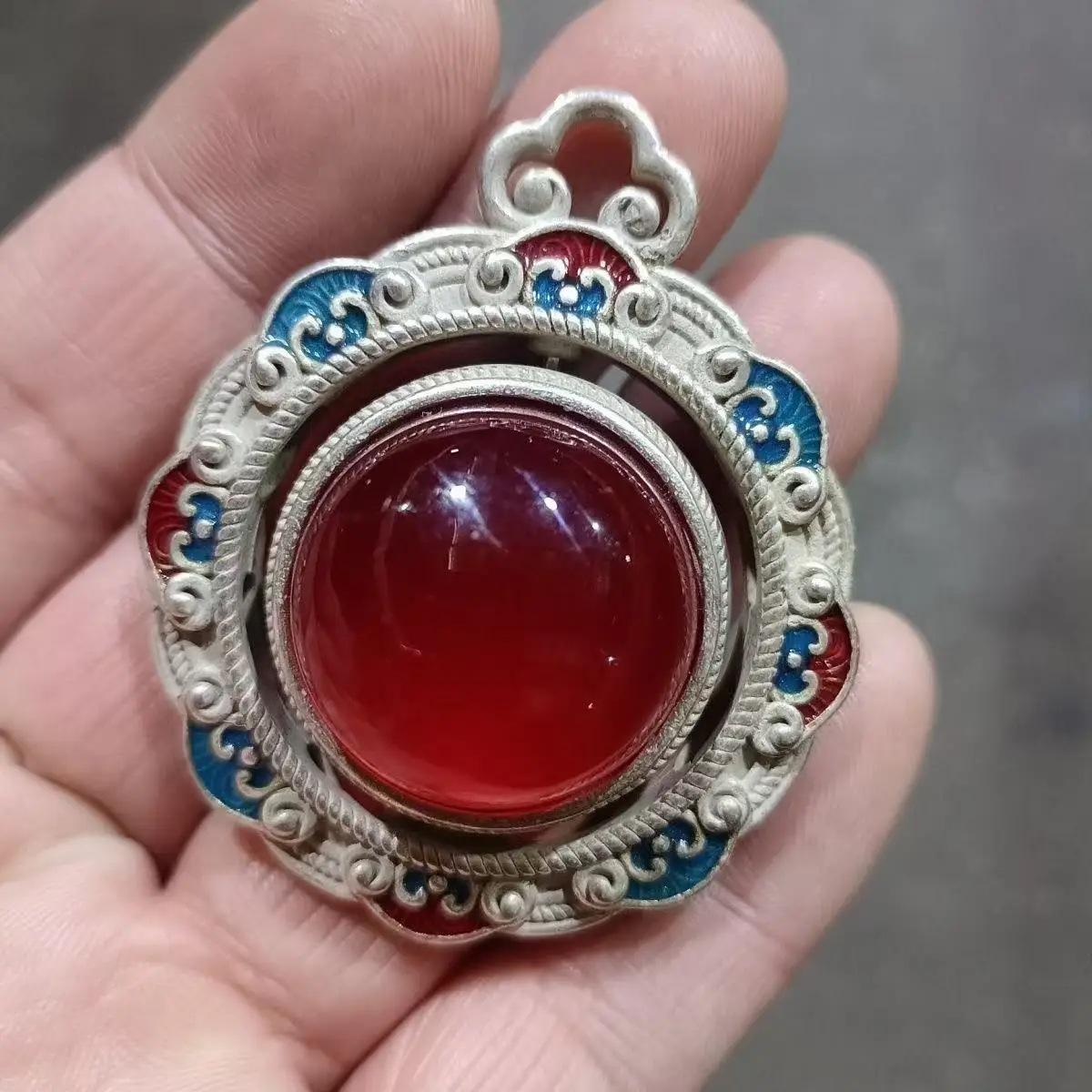 

Tibetan retro Tibetan silver inlaid ruby round transfer bead pendant agate red jade pendant ancient style