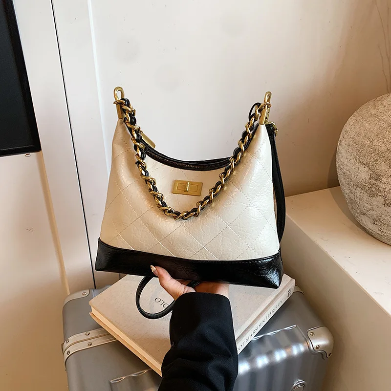 حقيبة تحت الإبط بسلسلة ألماس جديدة على طراز شانيل لعام 2025 - محفظة صغيرة عبر الجسم، تصميم كوري بسيط، خفيفة الوزن وفاخرة