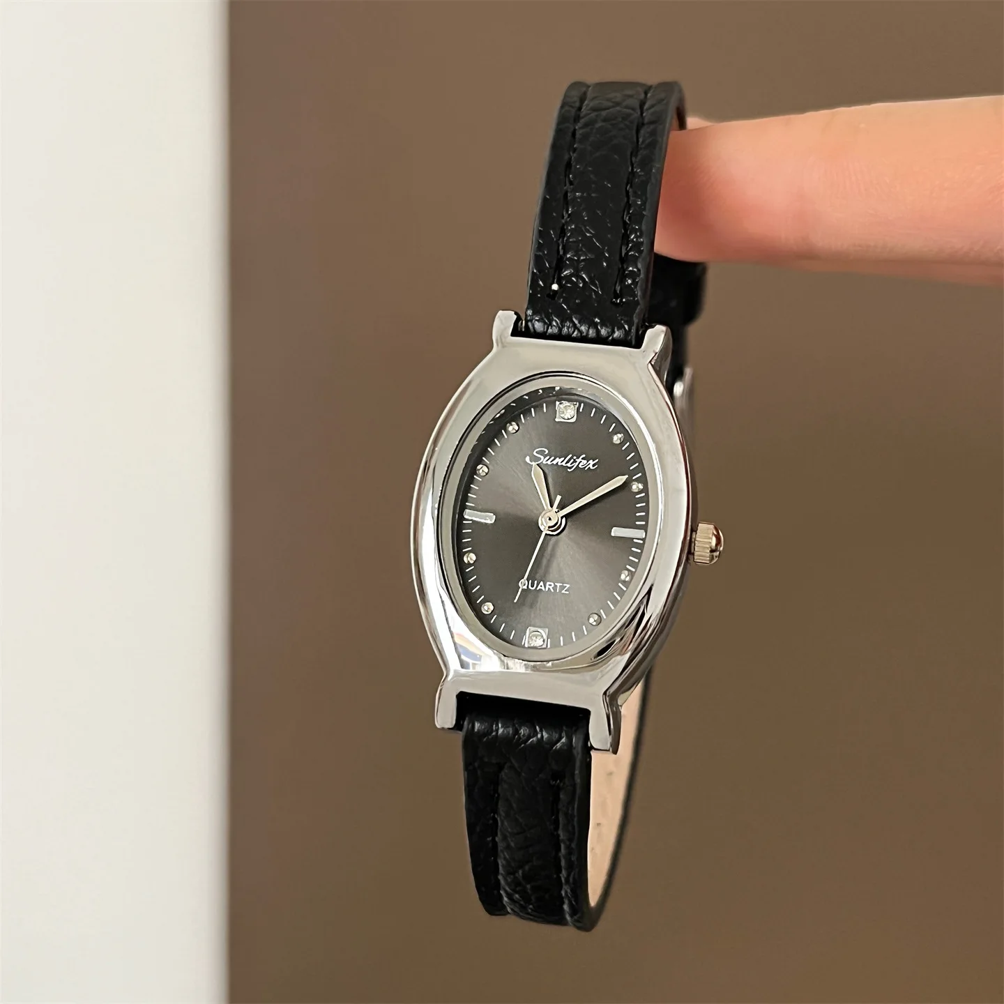 Retro-Style Women'S Leather Strap WatchFashionable And Simple, Oval Dial, Elegant Retro Quartz Watch, A Perfect Gift For Women.