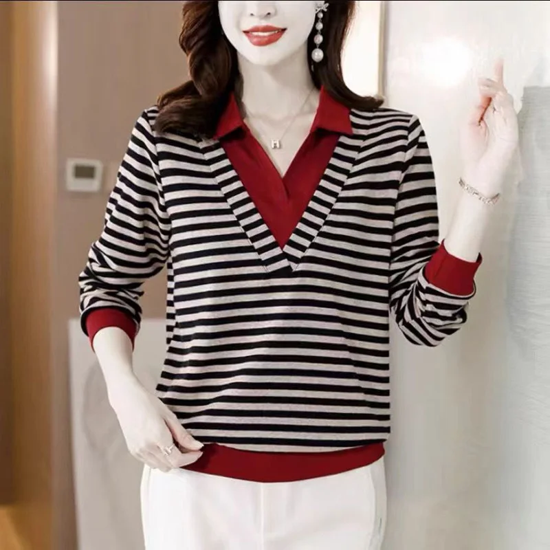 

2023 New Spring and Autumn Elegance Fashion V-neck Stripe Panel Contrast Color Casual Loose Versatile Fake Two Piece T-shirt